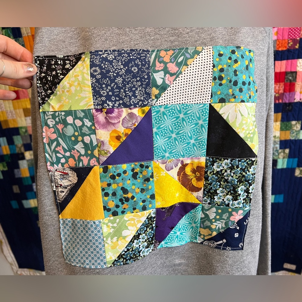 💐Unique Quilty Sweatshirt!💐 - Picture 3 of 16